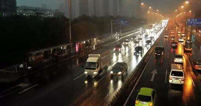 雨天行車