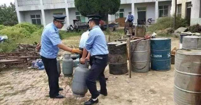 搬家人員搬運危險品需要注意的一些細節(jié)
